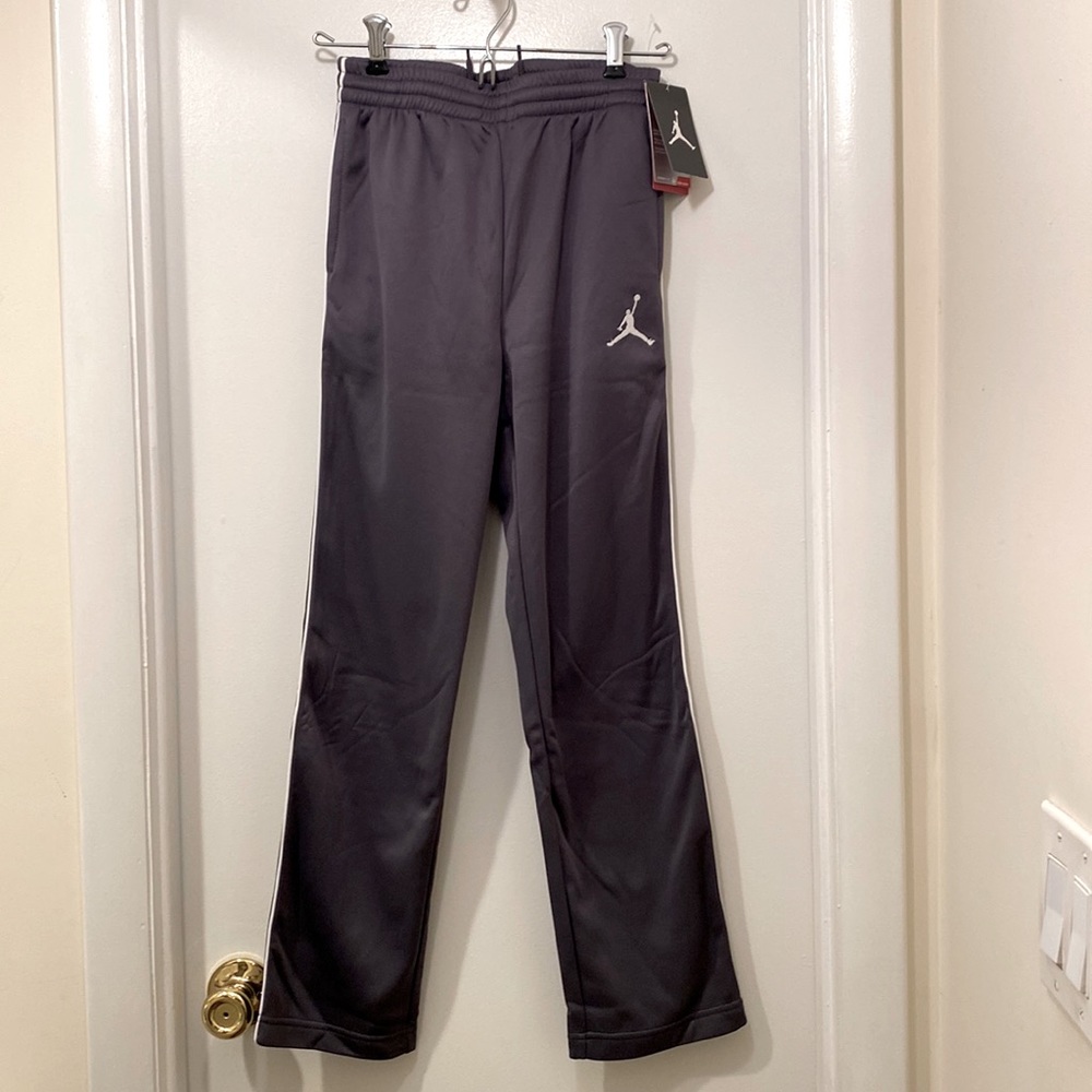New w/tags: Boys Nike Jumpman Therma-Fit Active Pants, charcoal grey, Youth M